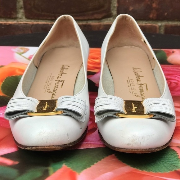 Vintage SALVATORE FERRAGAMO Niccola White Leather Flats bow buckle Size 6.5 AA - Picture 9 of 13